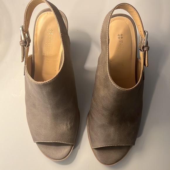 Gray open toe, heeled, sandals - Picture 2 of 4